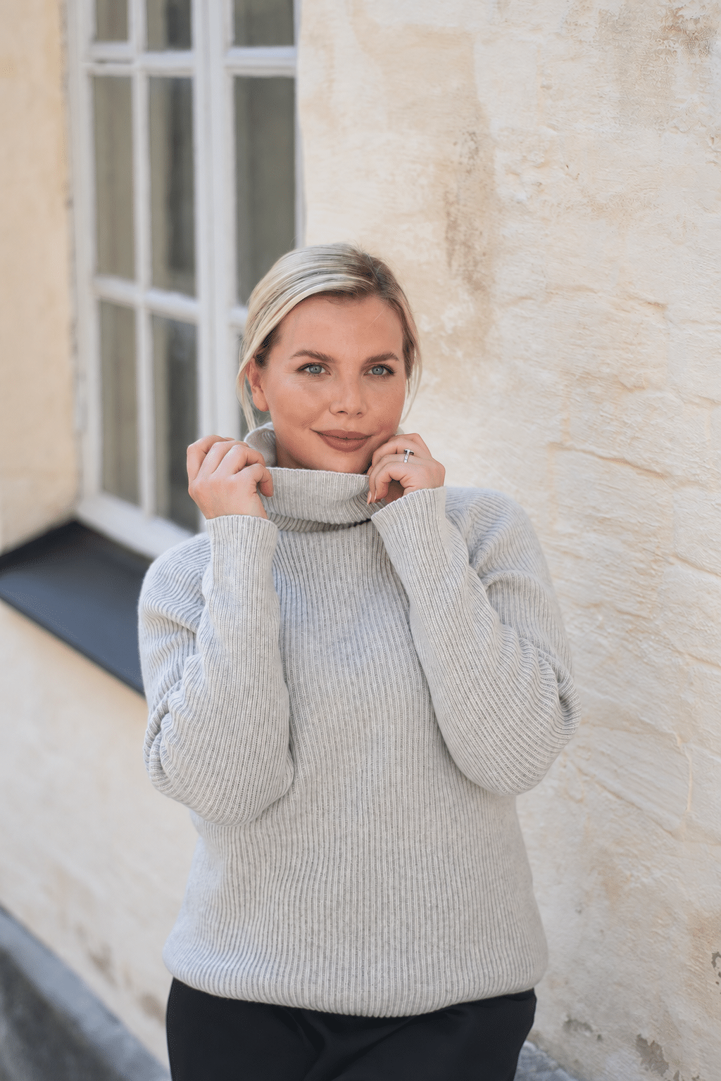 WOOL Warm Turtle Knit -neule, vaaleanharmaa