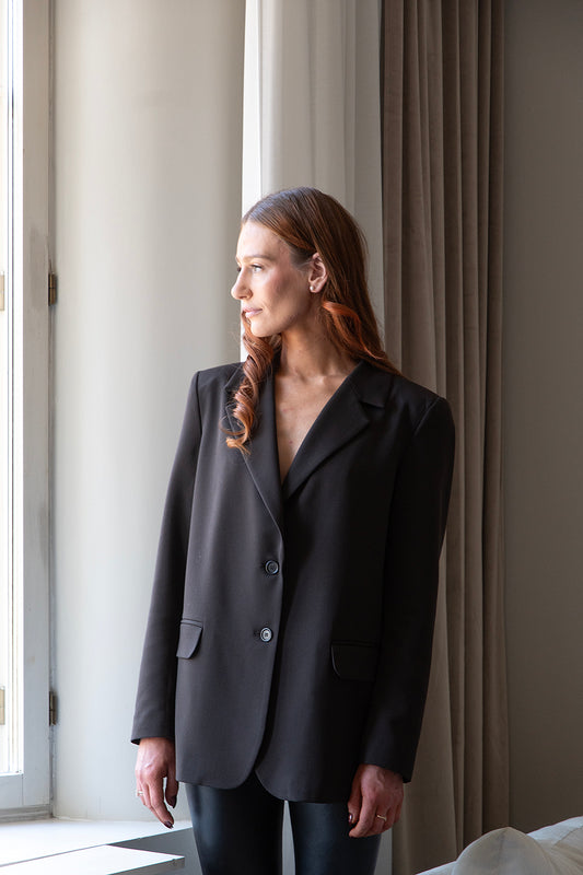 ESSENTIAL Tailored Blazer, musta