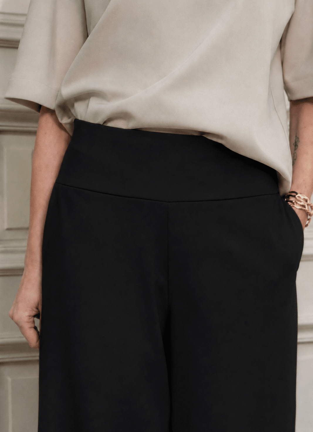 ESSENTIAL Wide Pants -housut, musta
