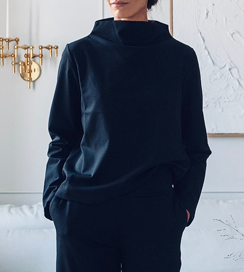 ESSENTIAL Turtle Long Sleeve Shirt -pusero, musta