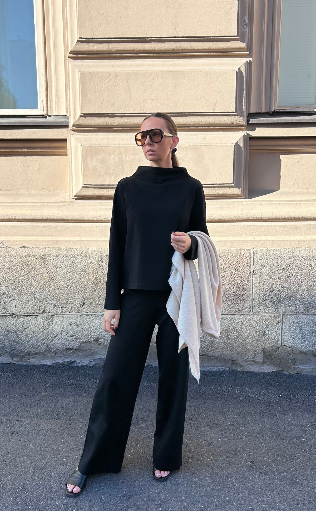 ESSENTIAL Wide Pants -housut, musta