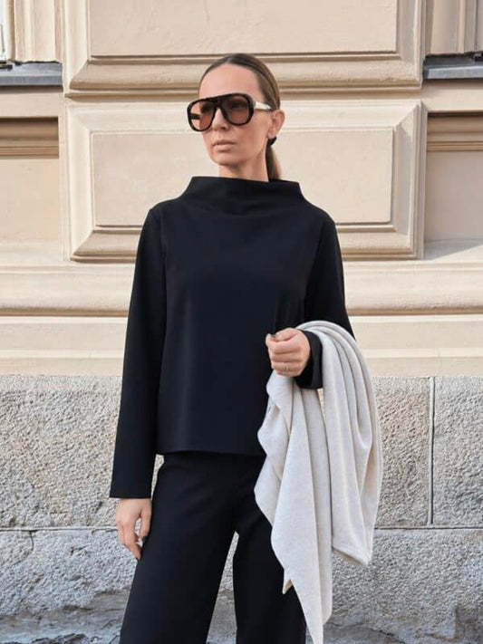ESSENTIAL Turtle Long Sleeve Shirt -pusero, musta