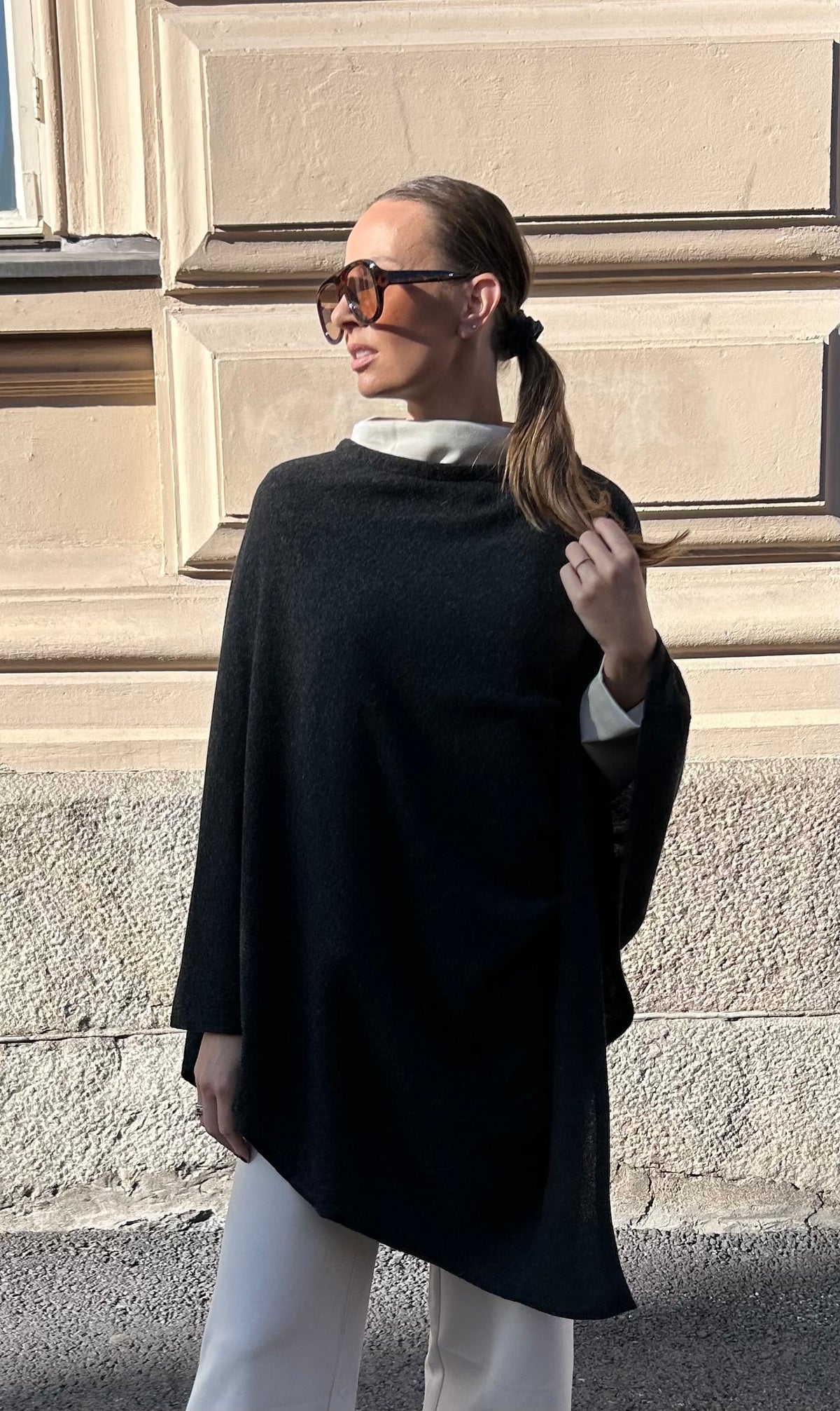 WOOL Love Poncho -villaponcho, tummanharmaa