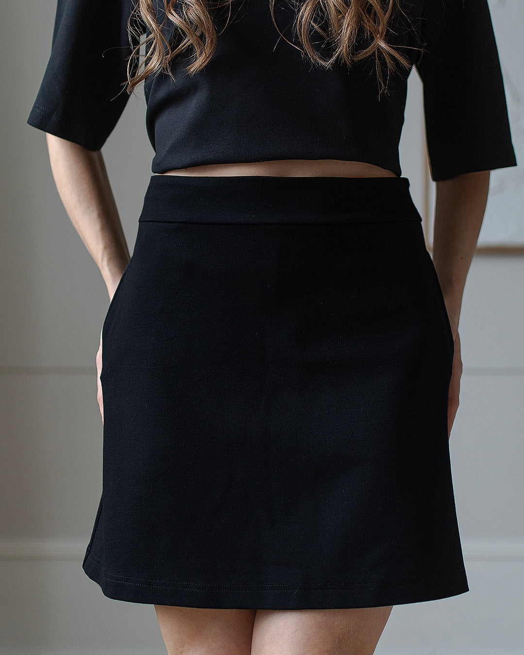 ESSENTIAL Skort -shortsihame, musta